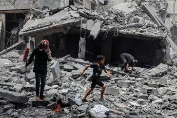 Gaza, fonti palestinesi: “Hamas accetta nuova proposta su cessate fuoco”. Netanyahu: “Prova che sono sotto pressione”