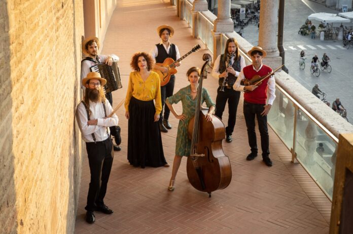 sogno casadei - nella foto L’Orchestrina di Molto Agevole