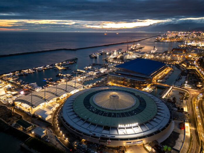 Genova Salone Nautico - veduta aerea del porto di notte
