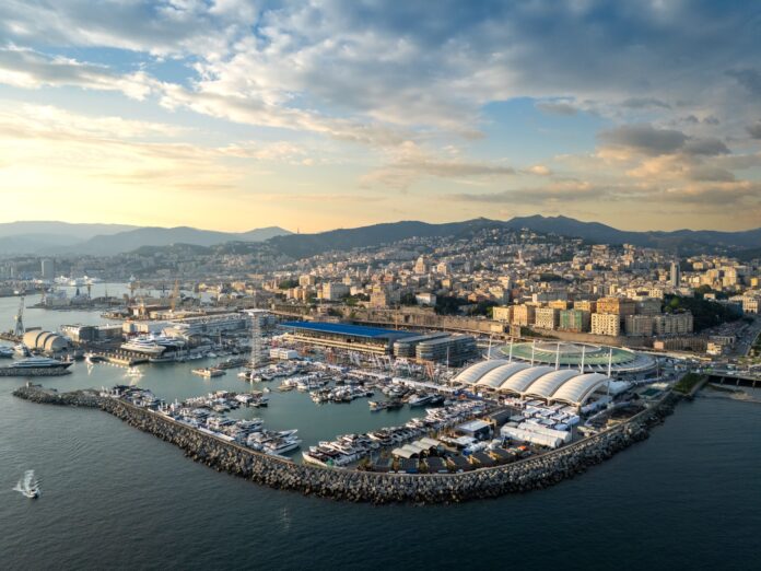 Salone nautico internazionale di genova - una veduta aerea del porto con le barche