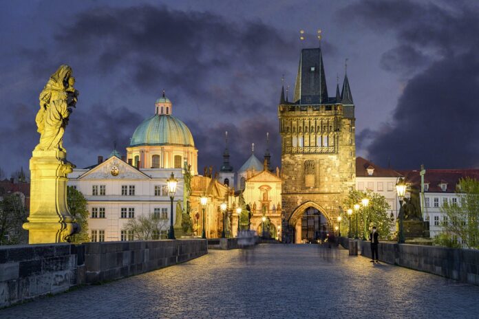 dan brown - l'ultimo mistero - una veduta nottuena di praga