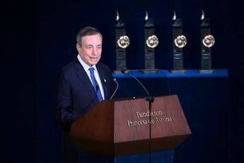 Draghi: “Ue sotto attacco, futuro è federalismo pragmatico costruito da coalizione volenterosi'”