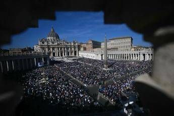 Il Papa proclama sette nuovi santi e lancia ancora un appello: “Pace in Terra Santa, Ucraina, e negli altri luoghi di guerra”