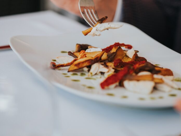 Il menu Il Caminetto - un piatto con del cibo