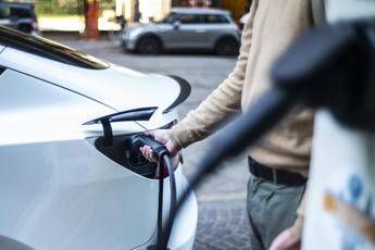 Incentivi auto elettriche, dal 22 ottobre via alle richieste
