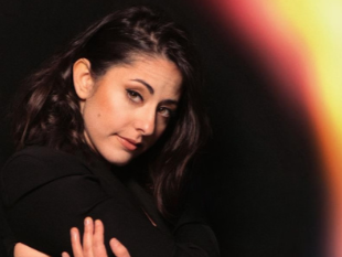 amanda vitale in primo piano