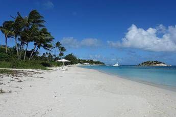 Nave da crociera dimentica 80enne sull’isola: trovata morta