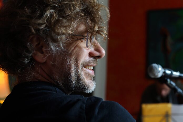 Roberto Benatti, La mia casa è il nuovo singolo - Zetatielle Magazine roberto benatti in primo piano, di profilo