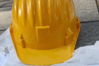 Travolto dal cemento, muore operaio in azienda in provincia di Roma