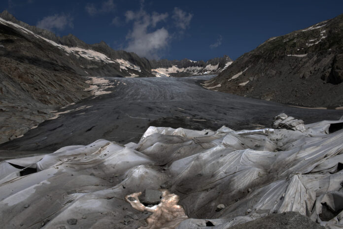 Claudio Orlandi Ultimate Landscapes, l'illusione del ghiaccio - Zetatielle Magazine - Claudio Orlandi. Ultimate Landscapes 12-27 2024_Courtesy of the artist claudio orlandi - una sua opera di ghiaccio