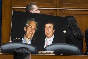 “Donald Trump sapeva delle ragazze”, cosa c’è nelle mail di Epstein sul tycoon