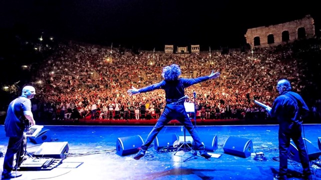 franz di cioccio - pfm - sul palco
