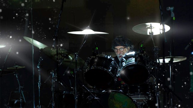 franzi di cioccio - pfm - il batterista intento a suonare