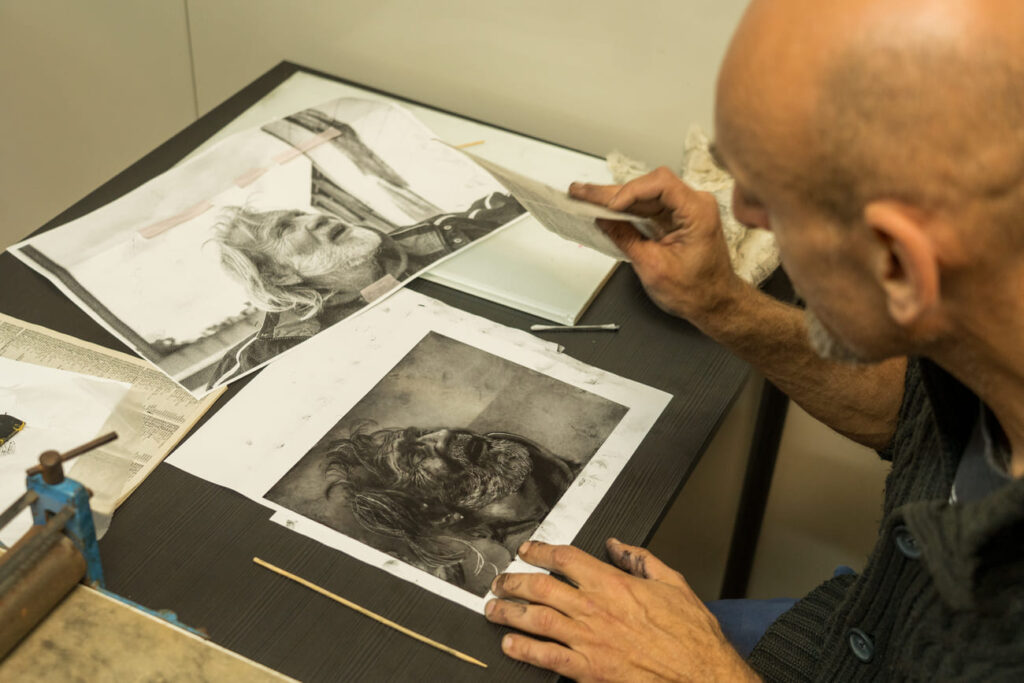 trullo - un artista al lavoro al mercato dell'arte