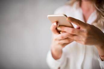 Truffe telefoniche in tutta Italia, occhio ai prefissi stranieri: i numeri da evitare