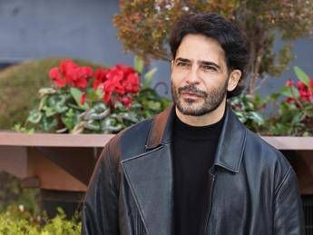 Domenica In, Marco Bocci e la malattia: “Ho imparato a conviverci”. Poi la ‘crisi’ con Laura Chiatti