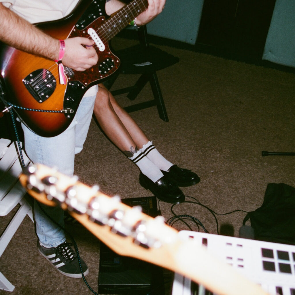 jet lag - la copertina del nuovo singolo degli odd socks