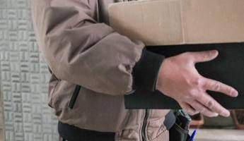 Manovra, Urso: “Tassa su piccoli pacchi? E’ per quelli che arrivano dalla Cina”