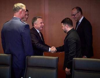 Ucraina, oggi nuovo vertice a Berlino. Witkoff: “Molti progressi con Zelensky”