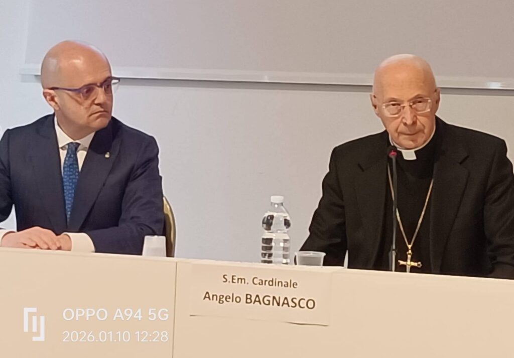 Paolo Porrino, alla sinistra del cardinale, al tavolo dei relatori.