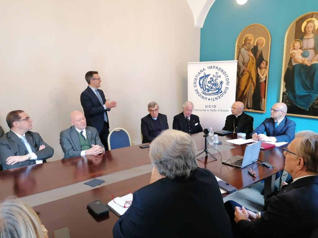Saluto al cardinale Bagnasco del presidente UCID Torino Marco Lazzarino.