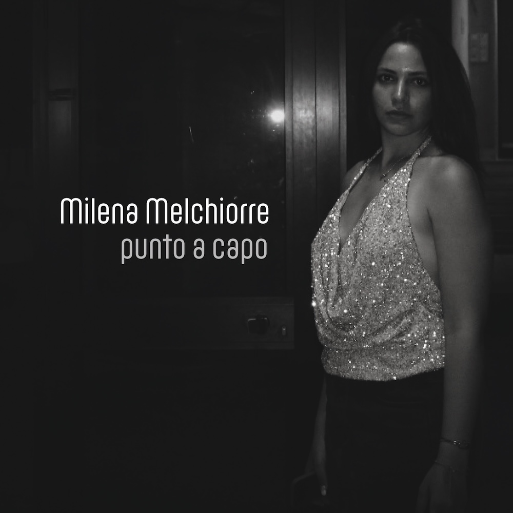 milena melchiorre in primo piano nella copertina del primo album punto a capo