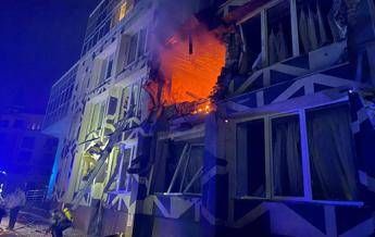 Ucraina, raid russo su Kiev: almeno 2 morti. Zelensky: “Abbiamo bisogno di difesa aerea”