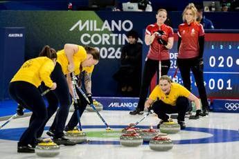 “Dovete fare casino”, il curling si gode la bolgia di Cortina