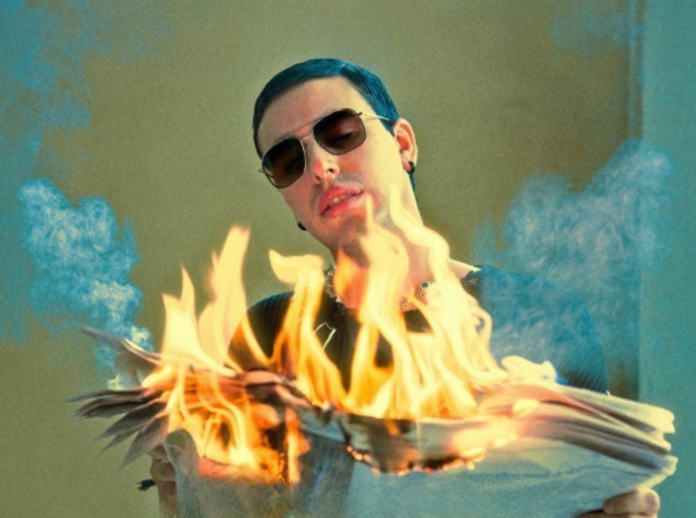 notre drame - giovanni segreti bruno in primo piano circondato dalle fiamme