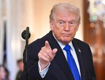 Nuovi attacchi Usa all’Iran, Trump: “Rispondete e non esisterete più”. Teheran lancia la rappresaglia: “Uccisi molti soldati americani”