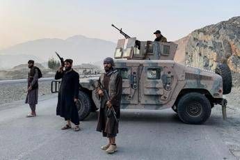 Pakistan-Afghanistan, Islamabad bombarda Kabul: “Pazienza finita, è guerra aperta”