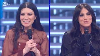 Sanremo 2026, doppia Laura Pausini sul palco: l’imitazione di Vincenzo De Lucia
