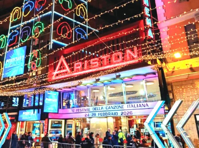 sanremo 2026 serata cover - nella foto il teatro ariston illuminato