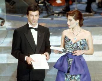 Sanremo e l’attacco all’Iran, quando il festival fa i conti con la guerra: i precedenti