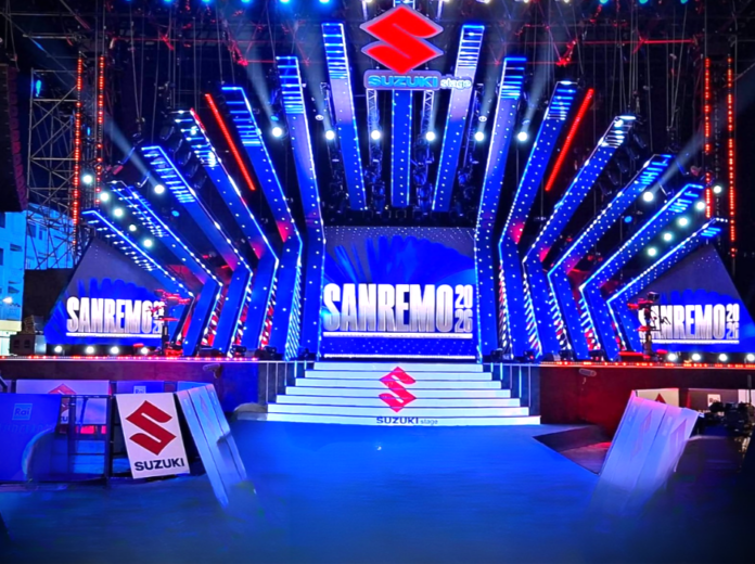 Sanremo terza serata Carlo Conti a caccia di audience e di consensi - Zetatielle Magazine - Suzuki Stage sanremo terza seraata - nella foto il palco del suzuki stage in piazza colombo a sanremo