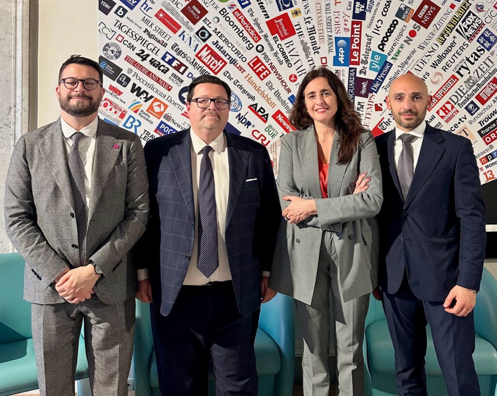 Accumulo energetico l’Unione Consumatori Italiani al Tavolo nazionale sulle batterie - zetatielle magazine - da-sx-foto-Favero-Albanese-Magaldi-Occhilupo foto di gruppo istituzionale