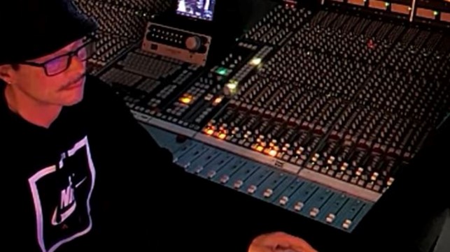 andrea fabiani nello studio di registrazione