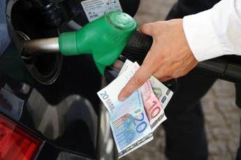 Carburanti, verso proroga taglio prezzi: quanto costano oggi benzina e diesel