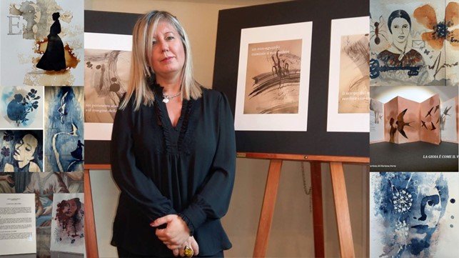 floriana porta in primo pino vestita di nero, alle spalle una sua opera su un cavalletto
