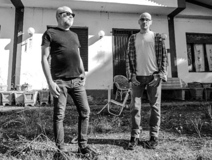 jaranoia - il duo in primo piano, in una foto in bianco e nero