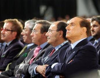 La ‘Bossi-Fini’, legge sull’immigrazione ancora in vigore: nasce nel 2002 con il secondo governo Berlusconi