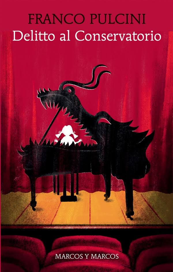 sipario rosso, pavimento in legno arancione e la figura in bianco di una persona al pianofrote nero