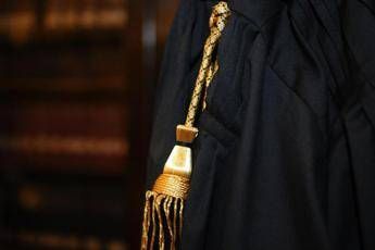 Uccise il padre a coltellate per legittima difesa, 20enne assolta in appello