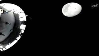 Artemis II batte il record dell’Apollo 13, equipaggio mai così distante dalla Terra
