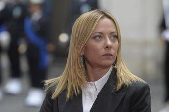 Missione di Meloni nel Golfo, viaggio lampo di due giorni. “Trump? Quando non siamo d’accordo lo diciamo”