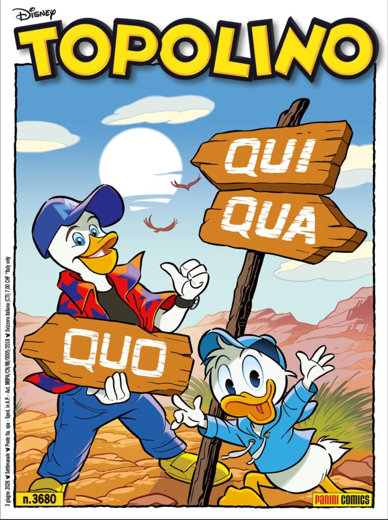 lòa copertina del fumetto topolino con la scritta in alto e sotto Max Pezzali disegnato a fumetto in versione papero con il berrfetto blu da baseball , il giubbotto colorato, con il pollice indica se stessso e tiene in mano un cartello di legno con scritto "Quo, vicino a lui, sempre a fumetto, un cartello stradale di legno con la freccia a sinistra e la scritta QUI e sotto un cartello a freccia a destra con scritto QUA, vicino a lui c'è un mini papero