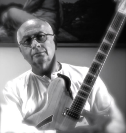 mario castelnuovo - fabio pianigiani in primo piano, ha una chitarra in mano
