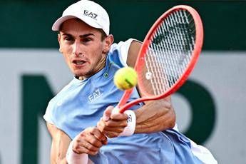Roland Garros, Arnaldi si ritira: Cobolli in finale senza giocare