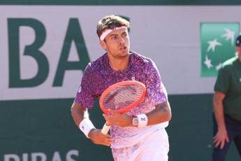 Roland Garros, Cobolli ‘ostacolato’ da raccattapalle: cos’è successo nel derby contro Pellegrino