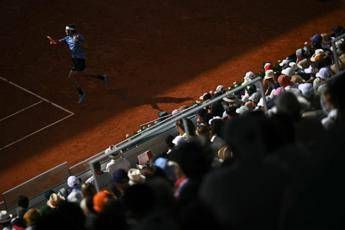 Roland Garros, è tornato il coro che ‘disturba’ i tennisti: “Olè”